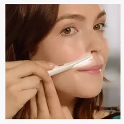 Триммер-эпилятор Flawless Dermaplane Glo - LED-подсветка, ABS-пластик, питание от 1 батарейки AAA thumbnail