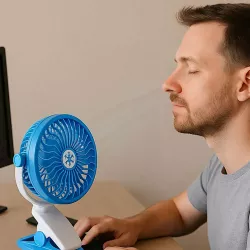 Мини-вентилятор с прищепкой и распылителем воды - 3 скорости, USB питание, тихая работа, голубой thumbnail