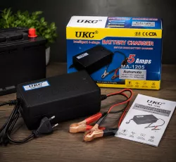 Импульсное зарядное устройство UKC MA-1205 - 5A, 12V, защита от перепадов напряжения, авто и мото аккумуляторы thumbnail