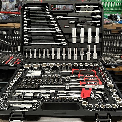 Набір інструментів на 156 од. INTERTOOL ET-8156 серия STORM Cr-V на три трещотки 1/2 3/8 1/4