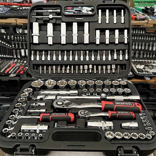 Набір інструментів на 110 од. INTERTOOL ET-8110 серия STORM "SUPER LOCK" Cr-V на две трещотки 1/2 1/4