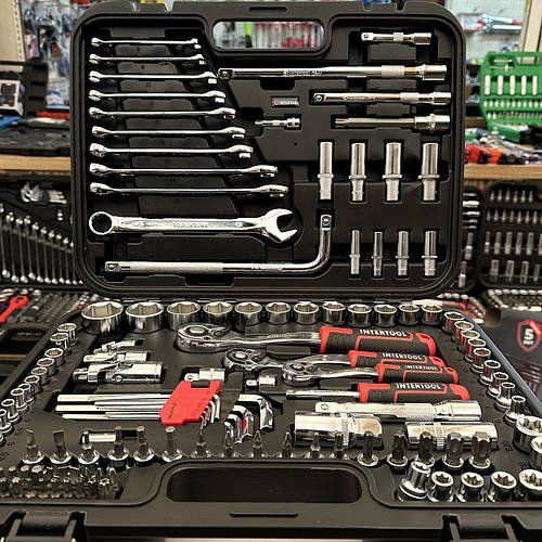 Набір інструментів на 126 од. INTERTOOL ET-8126 CrV на 3 тріскачки 1/2" 3/8" 1/4" з комбінованими ключами