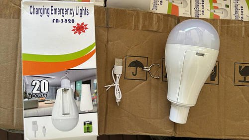 Лампочка с двумя аккумуляторами в комплекте 2 x 18650 20w и с крючком Лучшая цена